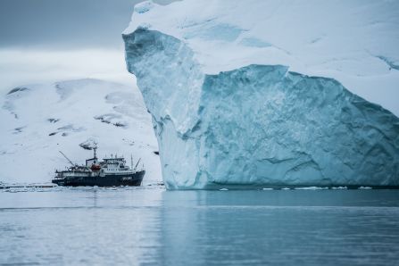 Arctic & boat image